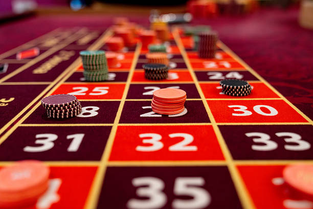 Live dealer at Andar Bahar table calling the game